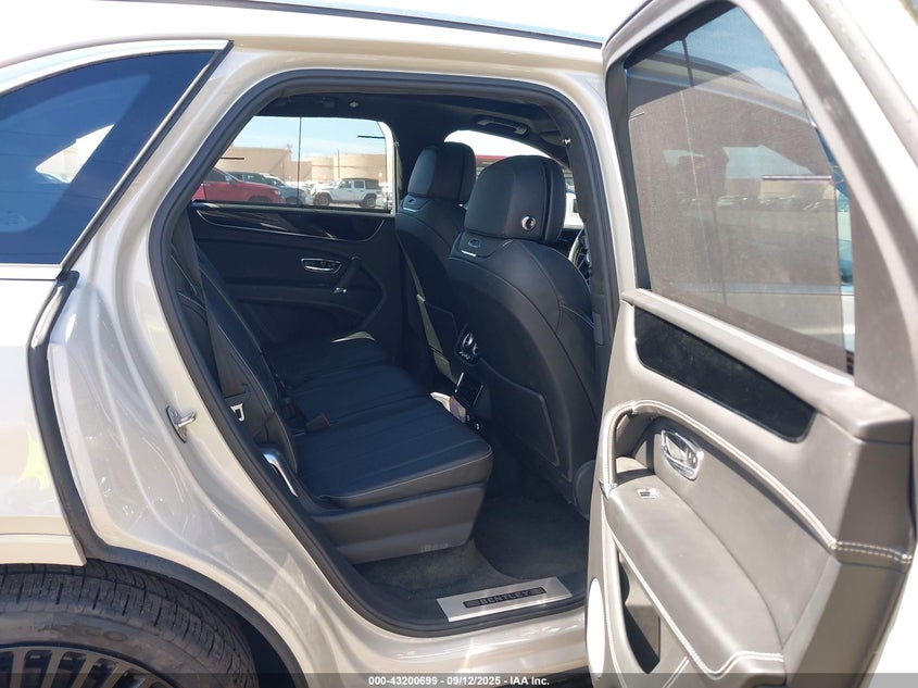 2018 Bentley Bentayga VIN SJAAC4ZVXJC019416 IAAI salvage auction — SUSPENSION, Salvage (Hawaii), sold $43,250 on 2026-08-25 (photo 8)