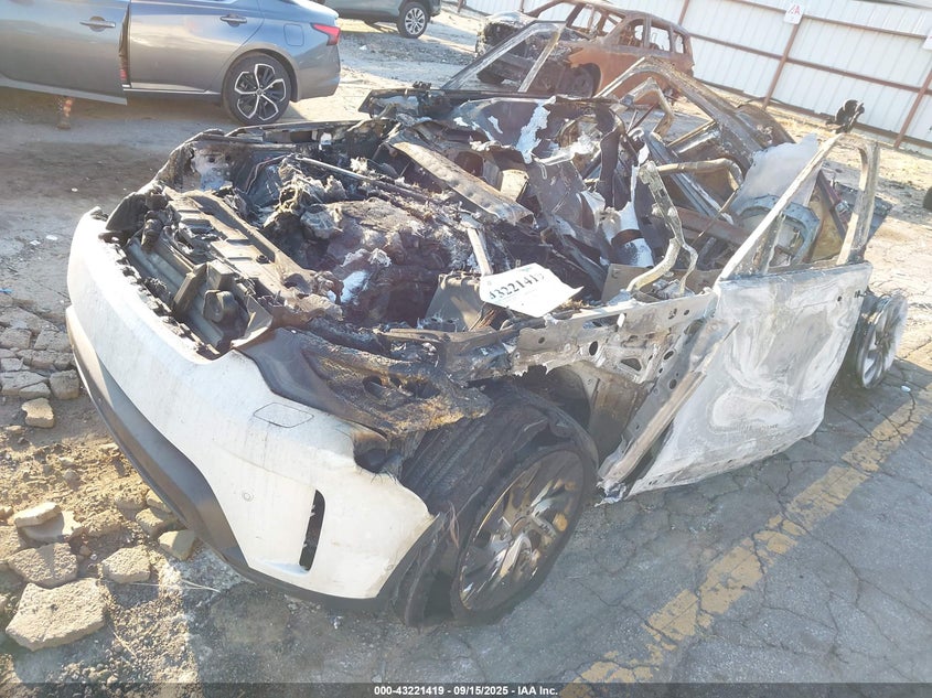 2022 Land rover Discovery VIN SALRJ2EX0N2460172 IAAI salvage auction — EXTERIOR BURN, Salvage Title, sold $400 on 2026-07-15 (photo 2)