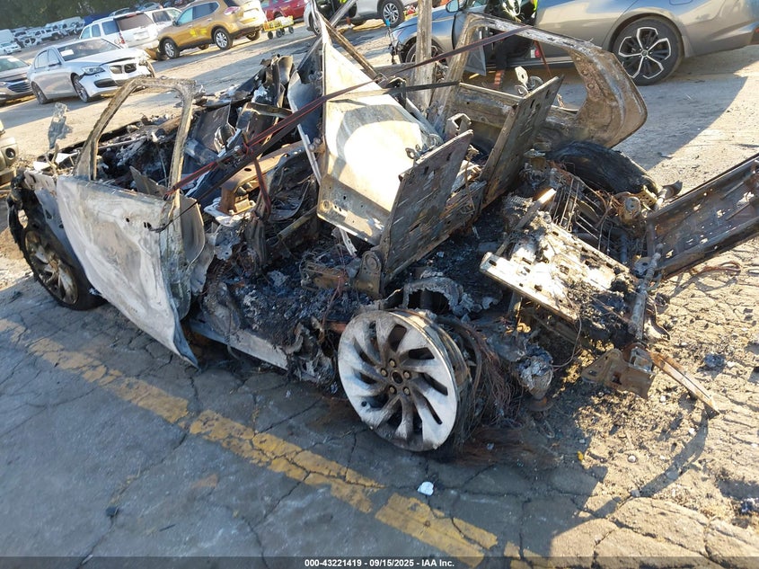 2022 Land rover Discovery VIN SALRJ2EX0N2460172 IAAI salvage auction — EXTERIOR BURN, Salvage Title, sold $400 on 2026-07-15 (photo 3)