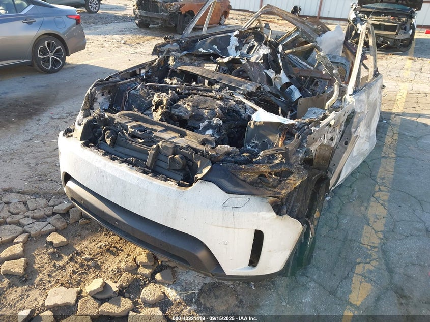 2022 Land rover Discovery VIN SALRJ2EX0N2460172 IAAI salvage auction — EXTERIOR BURN, Salvage Title, sold $400 on 2026-07-15 (photo 6)