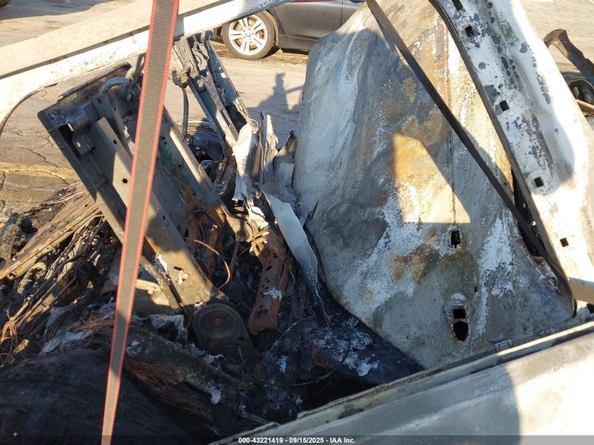 2022 Land rover Discovery VIN SALRJ2EX0N2460172 IAAI salvage auction — EXTERIOR BURN, Salvage Title, sold $400 on 2026-07-15 (photo 8)