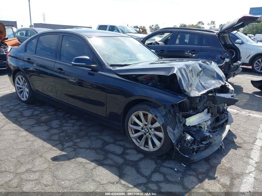 2013 BMW 3 series VIN WBA3A5C5XDF353442 IAAI salvage auction — FRONT END, Salvage Title, sold $400 on 2026-07-23 (photo 1)