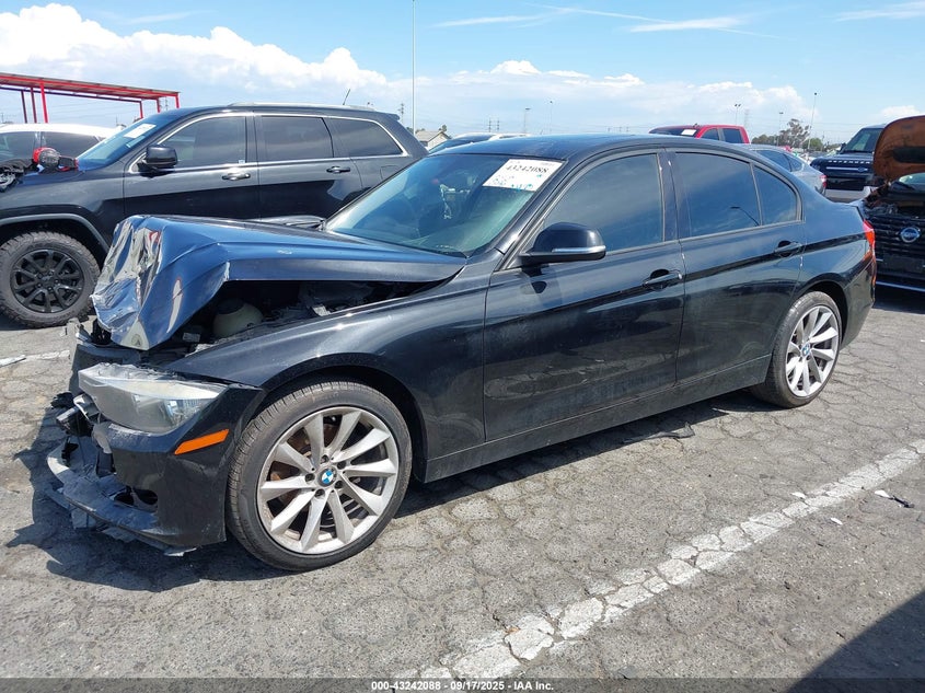 2013 BMW 3 series VIN WBA3A5C5XDF353442 IAAI salvage auction — FRONT END, Salvage Title, sold $400 on 2026-07-23 (photo 2)
