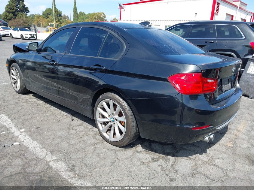 2013 BMW 3 series VIN WBA3A5C5XDF353442 IAAI salvage auction — FRONT END, Salvage Title, sold $400 on 2026-07-23 (photo 3)