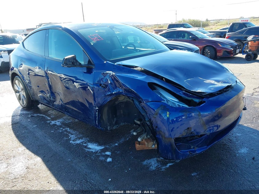 2021 Tesla Model y VIN 5YJYGDEE3MF303713 IAAI salvage auction — RIGHT SIDE, Salvage Title, sold $25 on 2026-07-09 (photo 1)