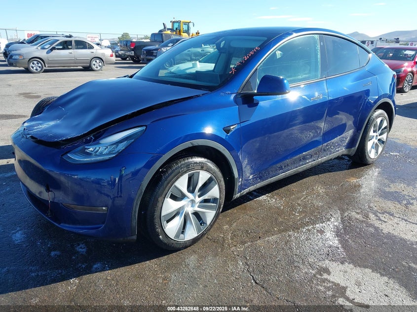 2021 Tesla Model y VIN 5YJYGDEE3MF303713 IAAI salvage auction — RIGHT SIDE, Salvage Title, sold $25 on 2026-07-09 (photo 2)