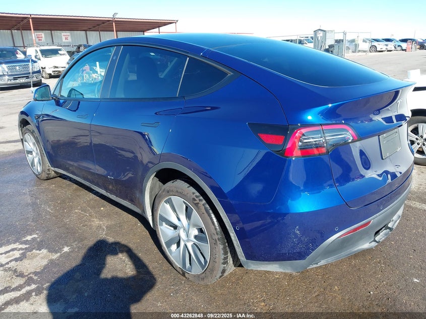 2021 Tesla Model y VIN 5YJYGDEE3MF303713 IAAI salvage auction — RIGHT SIDE, Salvage Title, sold $25 on 2026-07-09 (photo 3)