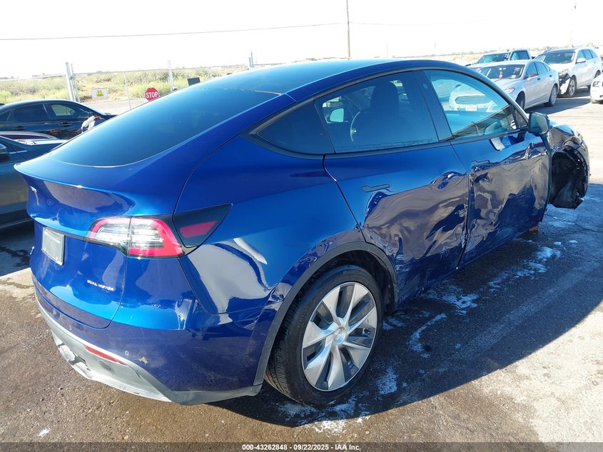 2021 Tesla Model y VIN 5YJYGDEE3MF303713 IAAI salvage auction — RIGHT SIDE, Salvage Title, sold $25 on 2026-07-09 (photo 4)