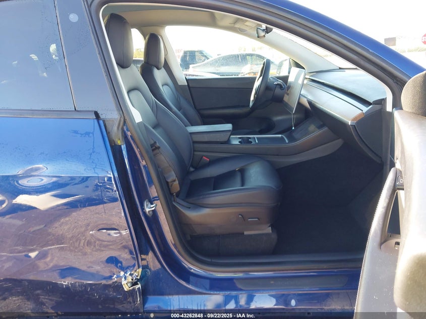 2021 Tesla Model y VIN 5YJYGDEE3MF303713 IAAI salvage auction — RIGHT SIDE, Salvage Title, sold $25 on 2026-07-09 (photo 5)