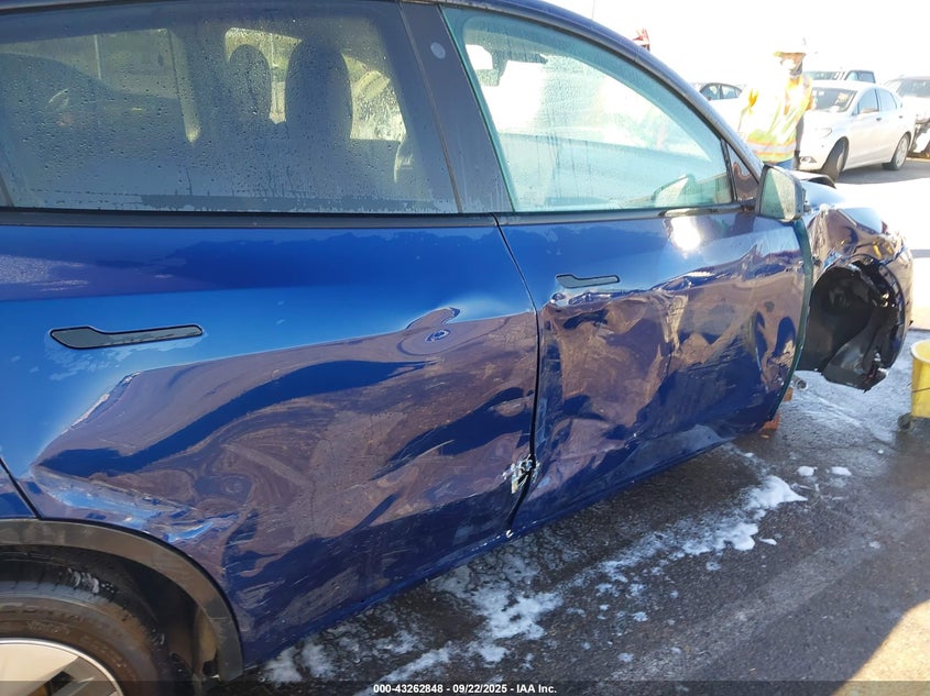 2021 Tesla Model y VIN 5YJYGDEE3MF303713 IAAI salvage auction — RIGHT SIDE, Salvage Title, sold $25 on 2026-07-09 (photo 6)