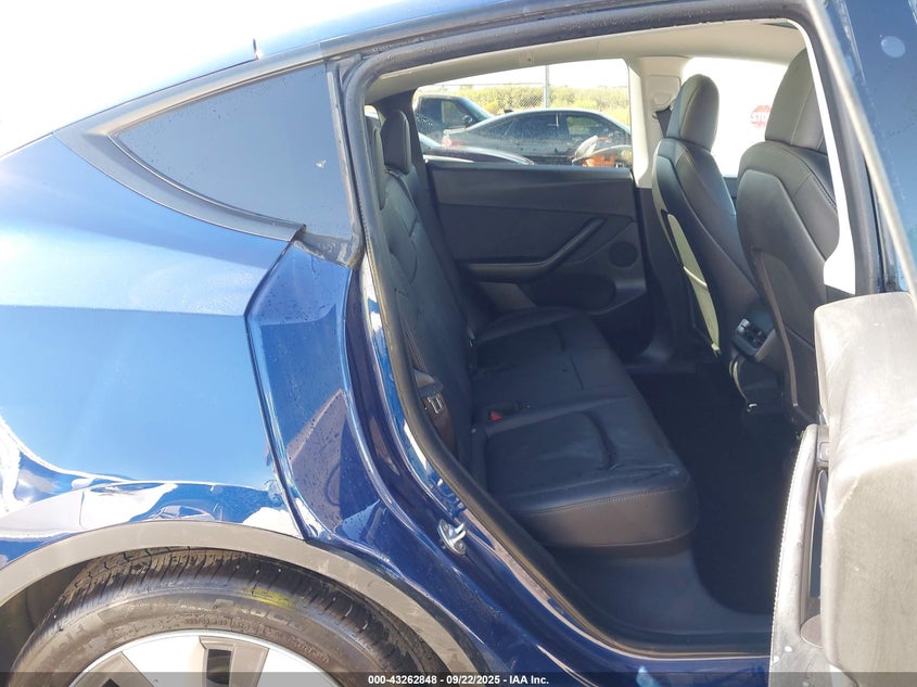 2021 Tesla Model y VIN 5YJYGDEE3MF303713 IAAI salvage auction — RIGHT SIDE, Salvage Title, sold $25 on 2026-07-09 (photo 8)