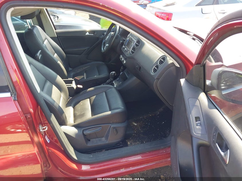 2014 Volkswagen Tiguan VIN WVGAV3AX5EW110934 IAAI salvage auction — LEFT FRONT, Salvage Title, sold $1,025 on 2026-07-07 (photo 5)