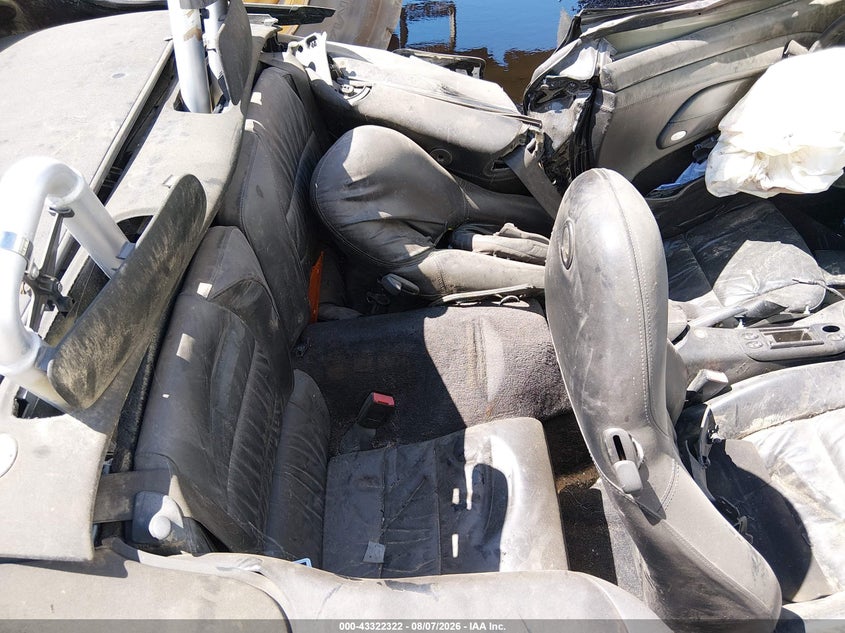 2005 Porsche 911 VIN WP0CB29985S675627 IAAI salvage auction — ROLLOVER, Salvage (California), sold $11,000 on 2026-08-17 (photo 8)