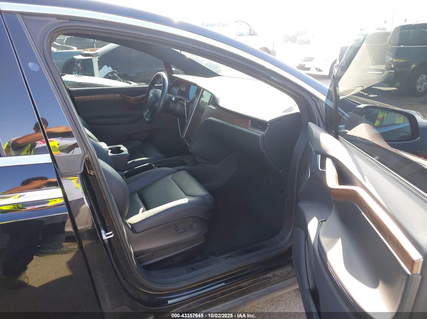 2019 Tesla Model x VIN 5YJXCAE23KF183629 IAAI salvage auction — REAR END, Salvage Title, sold $9,400 on 2026-07-29 (photo 5)