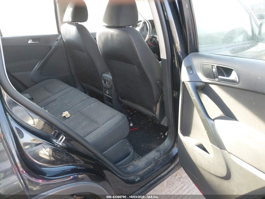 2015 Volkswagen Tiguan VIN WVGAV7AX7FW610991 IAAI salvage auction — LEFT FRONT, Salvage (Indiana), sold $725 on 2026-07-22 (photo 8)