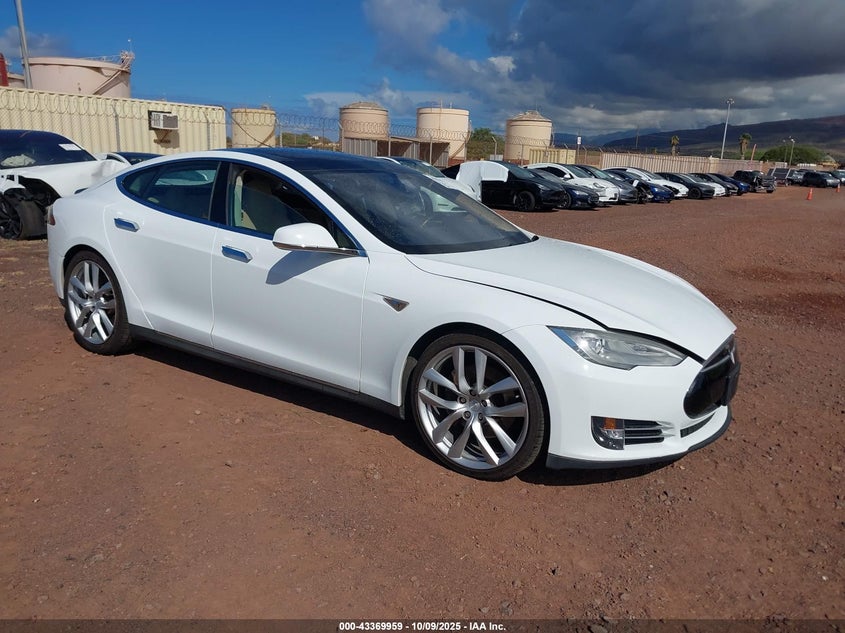 2013 Tesla Model s VIN 5YJSA1CP3DFP05886 IAAI salvage auction — REAR END, Clear (Hawaii), sold $25 on 2026-07-21 (photo 1)