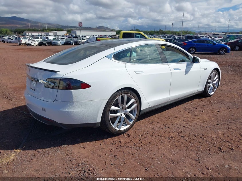 2013 Tesla Model s VIN 5YJSA1CP3DFP05886 IAAI salvage auction — REAR END, Clear (Hawaii), sold $25 on 2026-07-21 (photo 4)