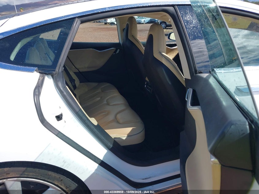 2013 Tesla Model s VIN 5YJSA1CP3DFP05886 IAAI salvage auction — REAR END, Clear (Hawaii), sold $25 on 2026-07-21 (photo 8)