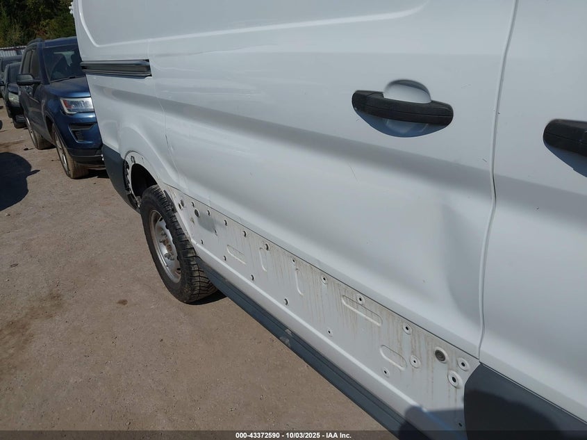 2018 Ford Transit 150 VIN 1FTYE1YM1JKA29854 IAAI salvage auction — RIGHT SIDE, Salvage Title, sold $9,550 on 2026-08-26 (photo 6)