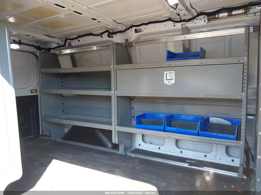 2018 Ford Transit 150 VIN 1FTYE1YM1JKA29854 IAAI salvage auction — RIGHT SIDE, Salvage Title, sold $9,550 on 2026-08-26 (photo 8)
