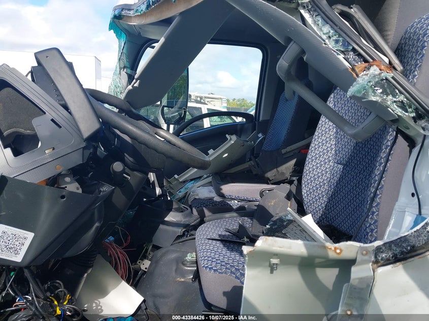 2025 Isuzu Npr VIN 54DC4W1DXSS203289 IAAI salvage auction — LEFT FRONT, Salvage Title, sold $7,950 on 2026-07-15 (photo 6)