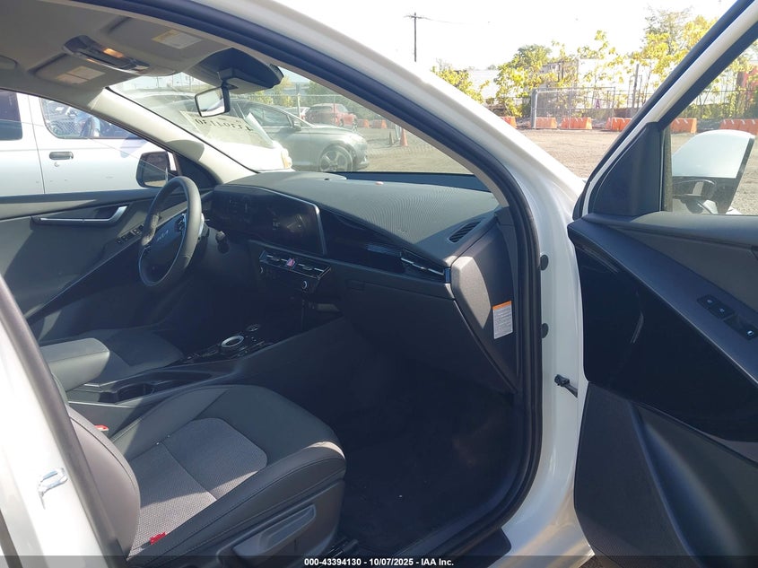 2025 Kia Niro VIN KNDCR3L13S5135830 IAAI salvage auction — LEFT SIDE, Salvage (New Jersey), sold $12,050 on 2026-07-09 (photo 5)