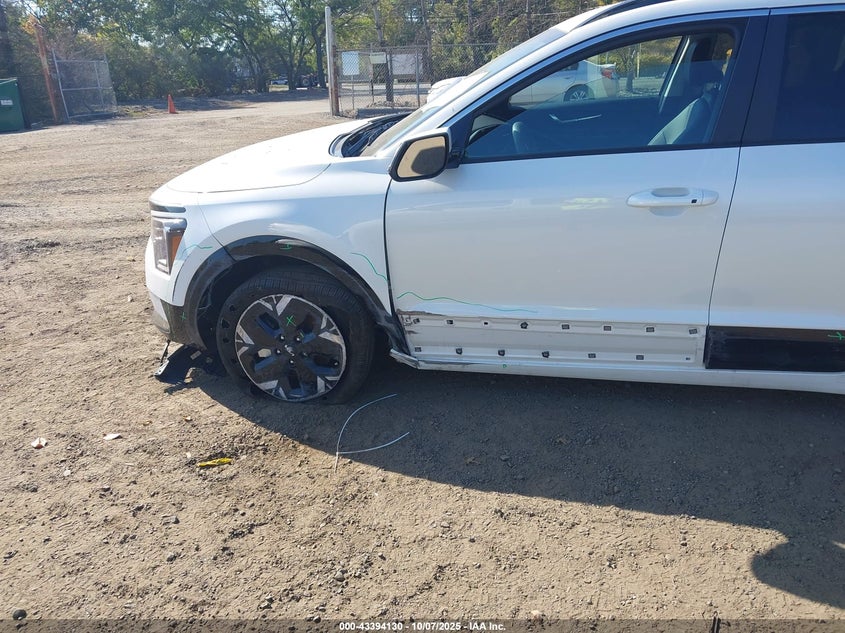 2025 Kia Niro VIN KNDCR3L13S5135830 IAAI salvage auction — LEFT SIDE, Salvage (New Jersey), sold $12,050 on 2026-07-09 (photo 6)