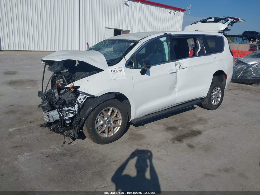 2025 Chrysler Voyager VIN 2C4RC1CG6SR525263 IAAI salvage auction — FRONT & REAR, Other, sold $500 on 2026-07-21 (photo 2)