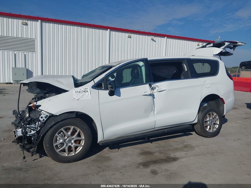 2025 Chrysler Voyager VIN 2C4RC1CG6SR525263 IAAI salvage auction — FRONT & REAR, Other, sold $500 on 2026-07-21 (photo 6)