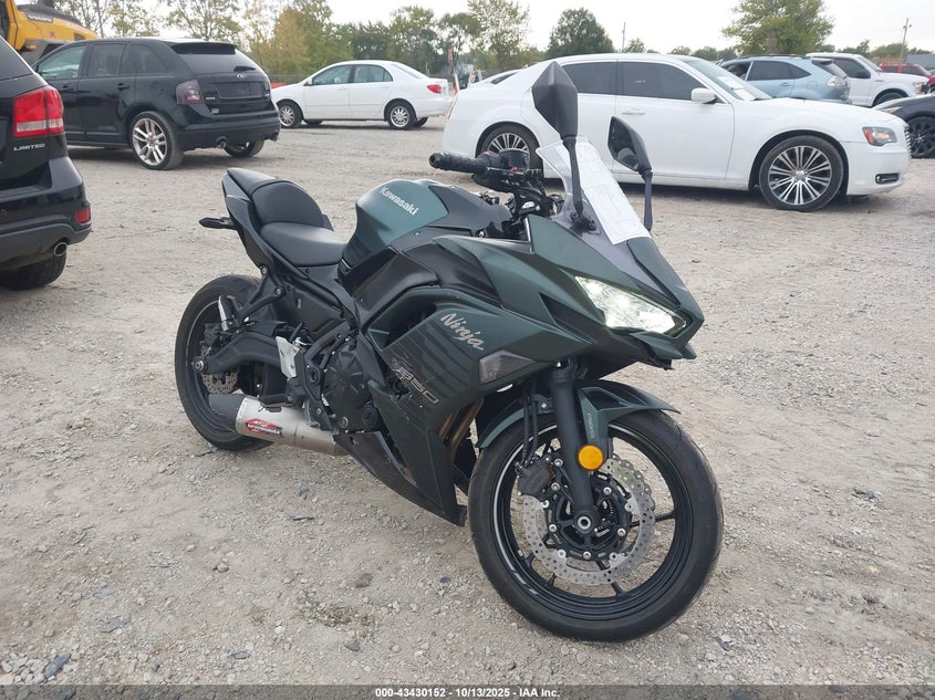 2025 Kawasaki Ex650 VIN ML5EXEP10SDAF7056 IAAI salvage auction — LEFT & RIGHT, Salvage (Indiana), sold $2,200 on 2026-07-15 (photo 1)