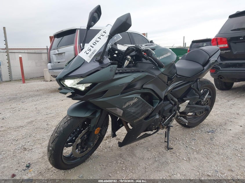 2025 Kawasaki Ex650 VIN ML5EXEP10SDAF7056 IAAI salvage auction — LEFT & RIGHT, Salvage (Indiana), sold $2,200 on 2026-07-15 (photo 2)