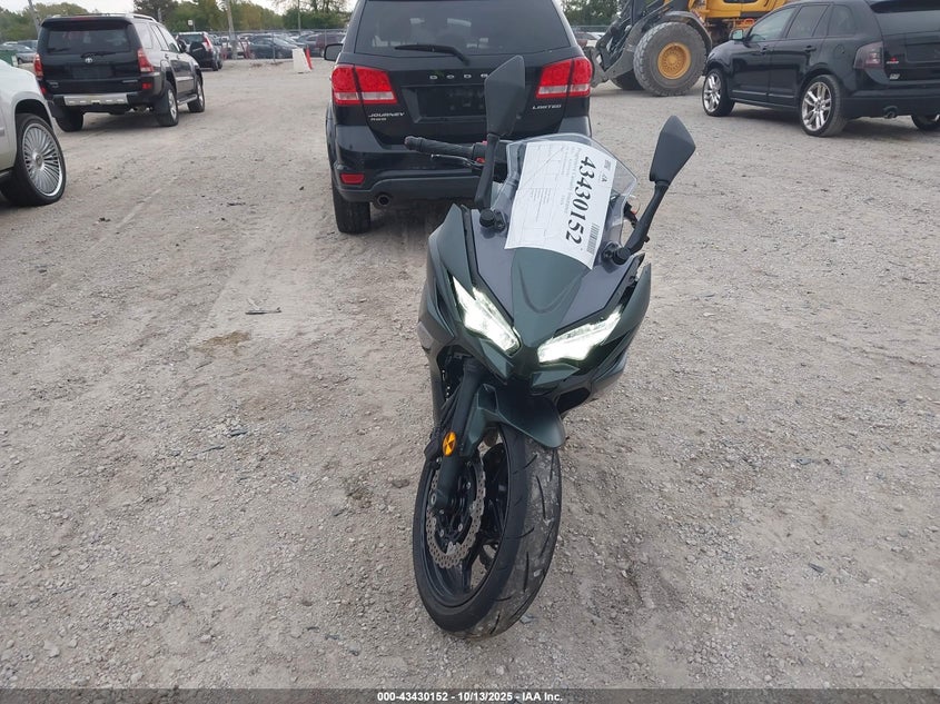2025 Kawasaki Ex650 VIN ML5EXEP10SDAF7056 IAAI salvage auction — LEFT & RIGHT, Salvage (Indiana), sold $2,200 on 2026-07-15 (photo 5)