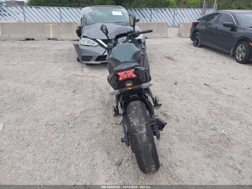 2025 Kawasaki Ex650 VIN ML5EXEP10SDAF7056 IAAI salvage auction — LEFT & RIGHT, Salvage (Indiana), sold $2,200 on 2026-07-15 (photo 6)