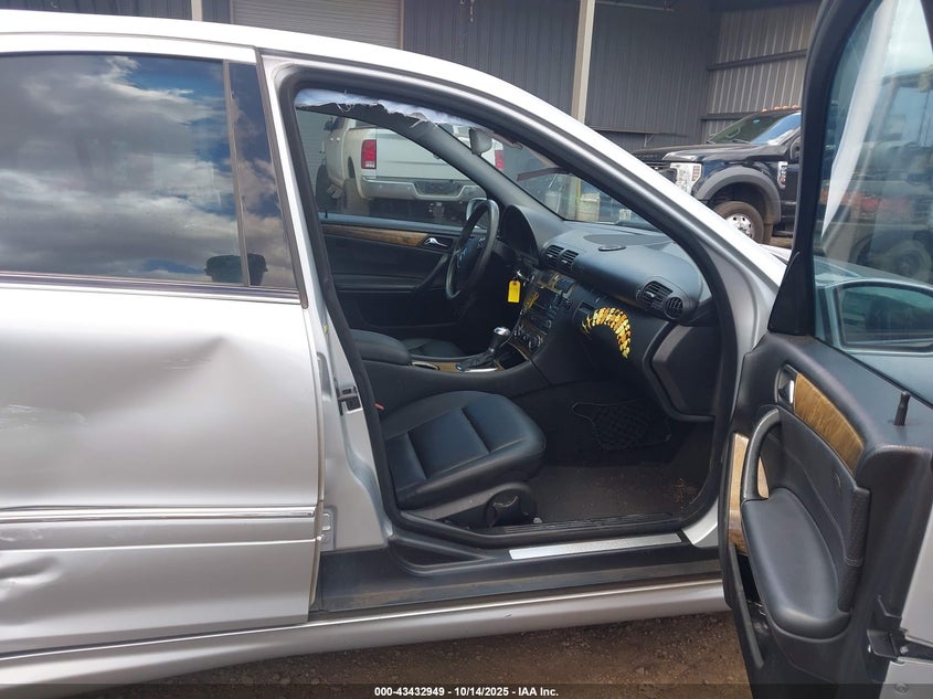 2007 Mercedes-benz C class VIN WDBRF52H67F902521 IAAI salvage auction — REAR END, Salvage (Hawaii), sold $100 on 2026-07-21 (photo 5)