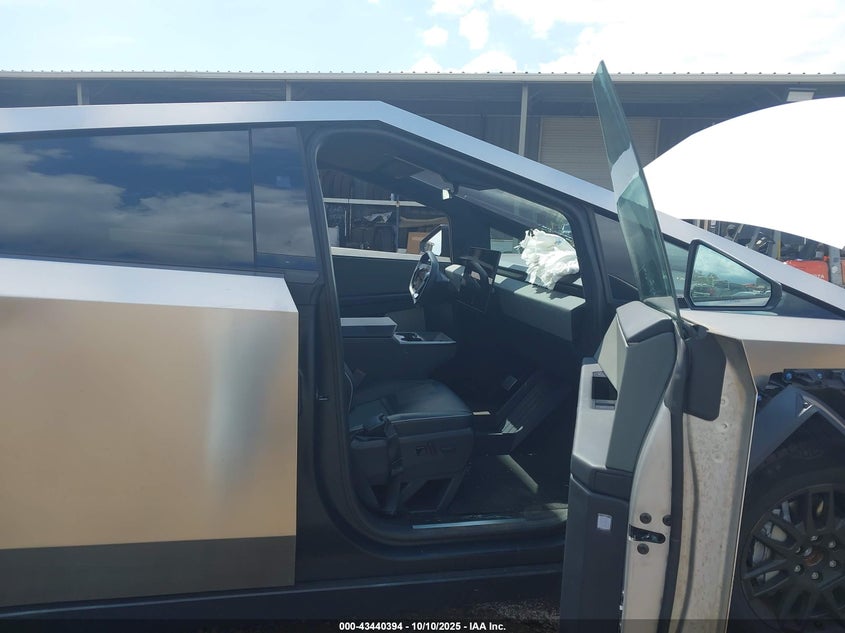 2024 Tesla Cybertruck VIN 7G2CEHED8RA049481 IAAI salvage auction — Front End, Salvage (Hawaii), sold $21,250 on 2026-02-26 (photo 5)