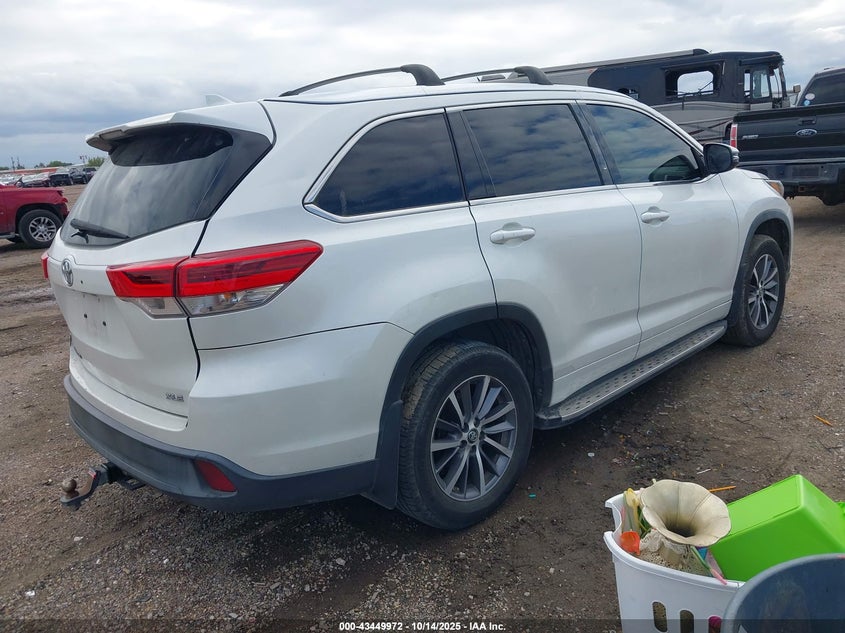 2017 Toyota Highlander VIN 5TDKZRFH0HS509613 IAAI salvage auction — LEFT SIDE, Salvage (Texas), sold $6,400 on 2026-07-29 (photo 4)