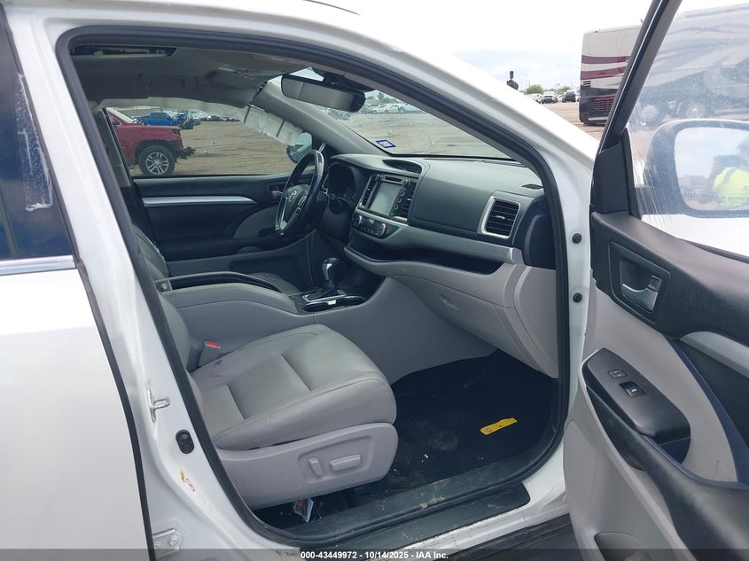 2017 Toyota Highlander VIN 5TDKZRFH0HS509613 IAAI salvage auction — LEFT SIDE, Salvage (Texas), sold $6,400 on 2026-07-29 (photo 5)