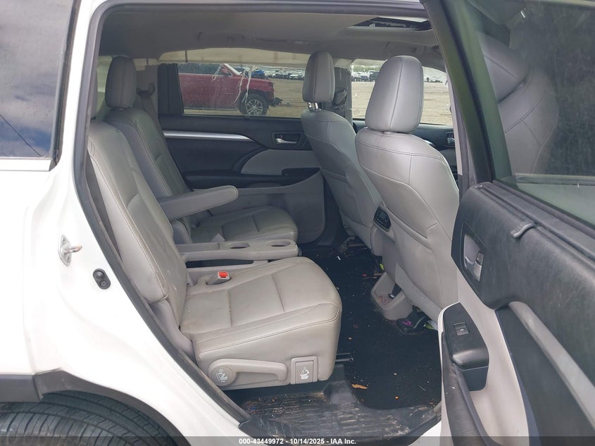 2017 Toyota Highlander VIN 5TDKZRFH0HS509613 IAAI salvage auction — LEFT SIDE, Salvage (Texas), sold $6,400 on 2026-07-29 (photo 8)