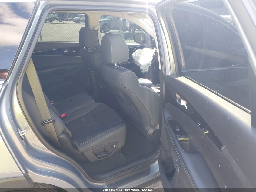 2020 Kia Sorento VIN 5XYPG4A37LG711798 IAAI salvage auction — ENGINE DAMAGE, Certificate Of Destruction (Florida), sold $1,150 on 2026-07-28 (photo 8)