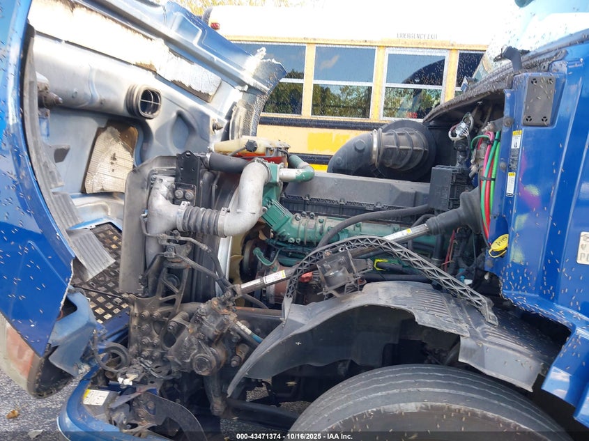 2017 Volvo Vnl VIN 4V4NC9EG5HN971473 IAAI salvage auction — REPOSSESSION, Other, sold $8,300 on 2026-09-09 (photo 9)