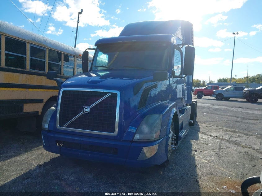 2017 Volvo Vnl VIN 4V4NC9EG5HN971473 IAAI salvage auction — REPOSSESSION, Other, sold $8,300 on 2026-09-09 (photo 2)