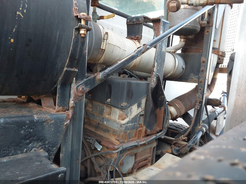 2006 Peterbilt 320 VIN 1NPZL00X06D717083 IAAI salvage auction — NORMAL WEAR, Clear (Hawaii), sold $100 on 2026-09-15 (photo 9)