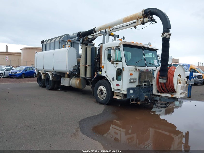 2006 Peterbilt 320 VIN 1NPZL00X06D717083 IAAI salvage auction — NORMAL WEAR, Clear (Hawaii), sold $100 on 2026-09-15 (photo 1)