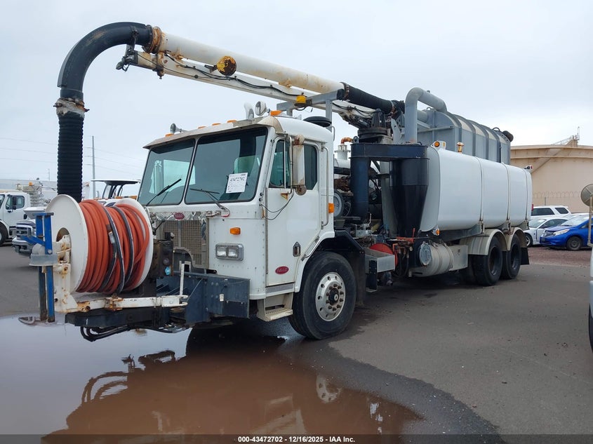 2006 Peterbilt 320 VIN 1NPZL00X06D717083 IAAI salvage auction — NORMAL WEAR, Clear (Hawaii), sold $100 on 2026-09-15 (photo 2)