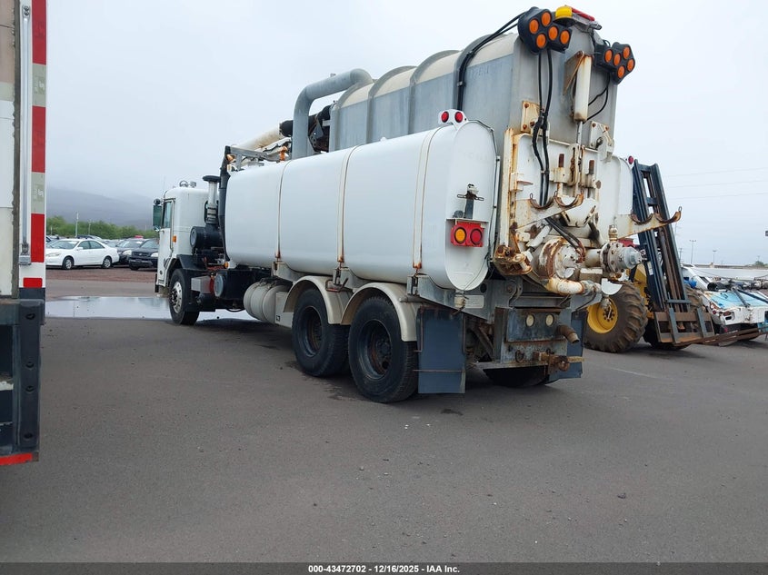 2006 Peterbilt 320 VIN 1NPZL00X06D717083 IAAI salvage auction — NORMAL WEAR, Clear (Hawaii), sold $100 on 2026-09-15 (photo 3)
