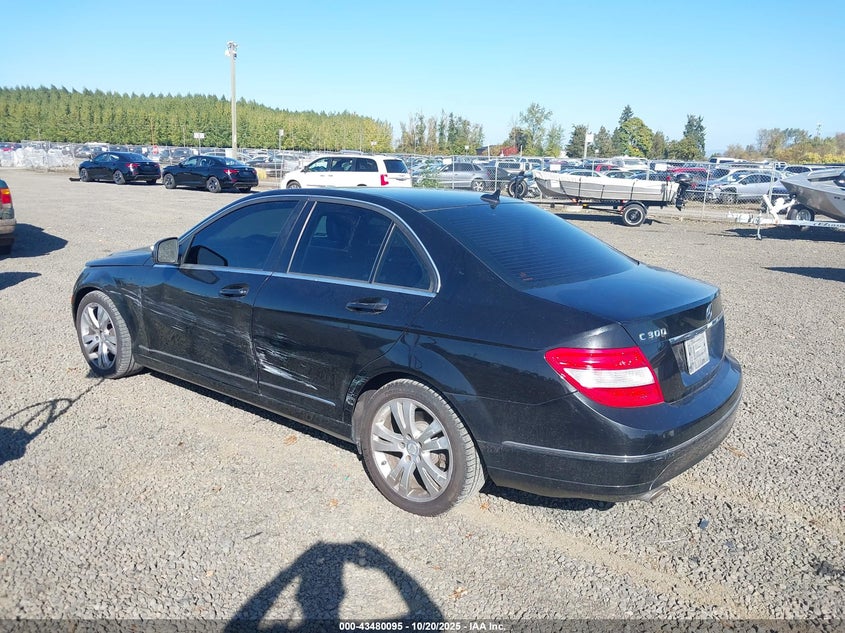 2009 Mercedes-benz C class VIN WDDGF54XX9F204631 IAAI salvage auction — SIDE, Salvage (Oregon), sold $675 on 2026-08-10 (photo 3)