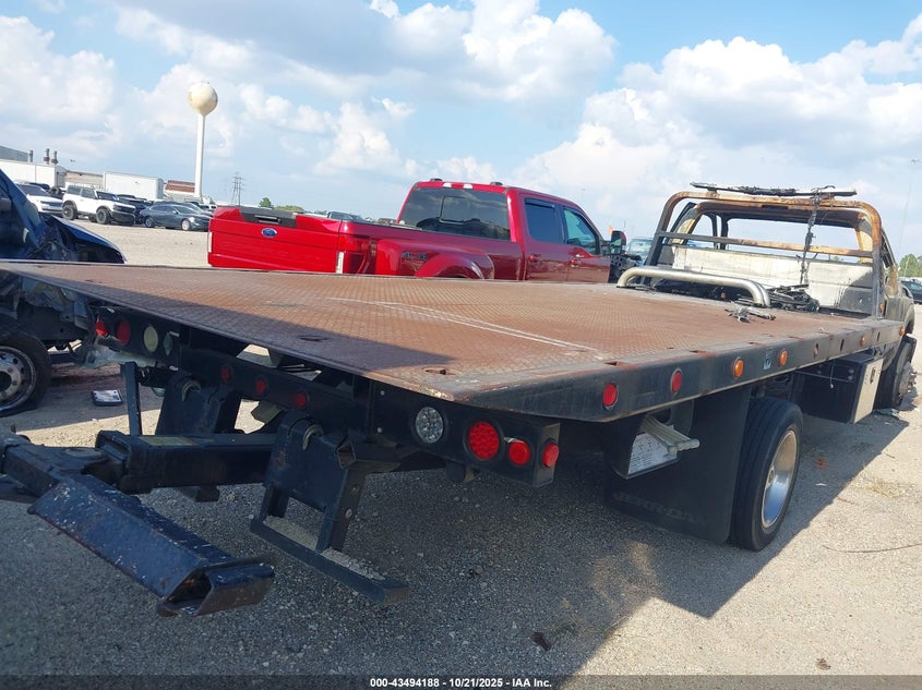 2011 Ford F550 VIN 1FDUF5GY1BEB78235 IAAI salvage auction — TOTAL BURN, Non-Repairable (Texas), sold $7,400 on 2026-07-15 (photo 4)