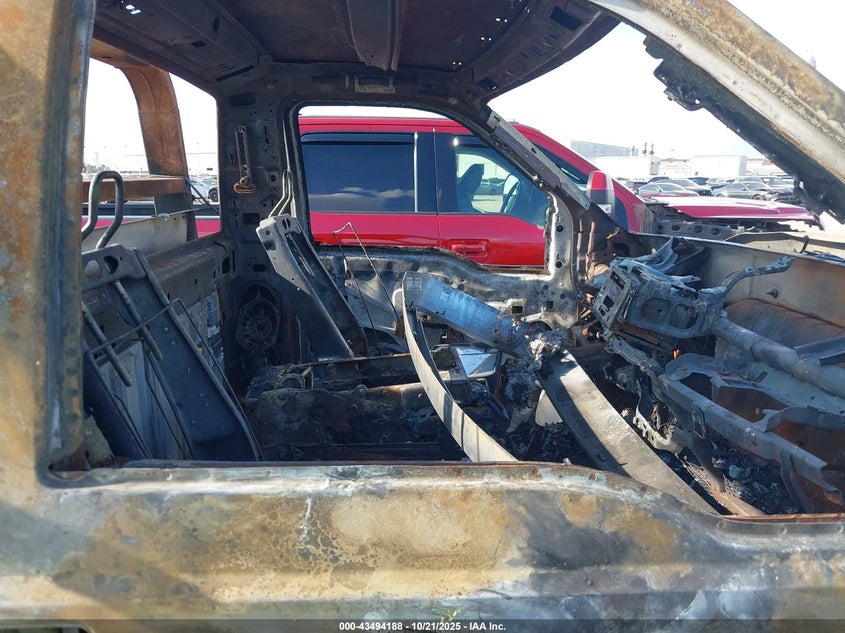 2011 Ford F550 VIN 1FDUF5GY1BEB78235 IAAI salvage auction — TOTAL BURN, Non-Repairable (Texas), sold $7,400 on 2026-07-15 (photo 5)