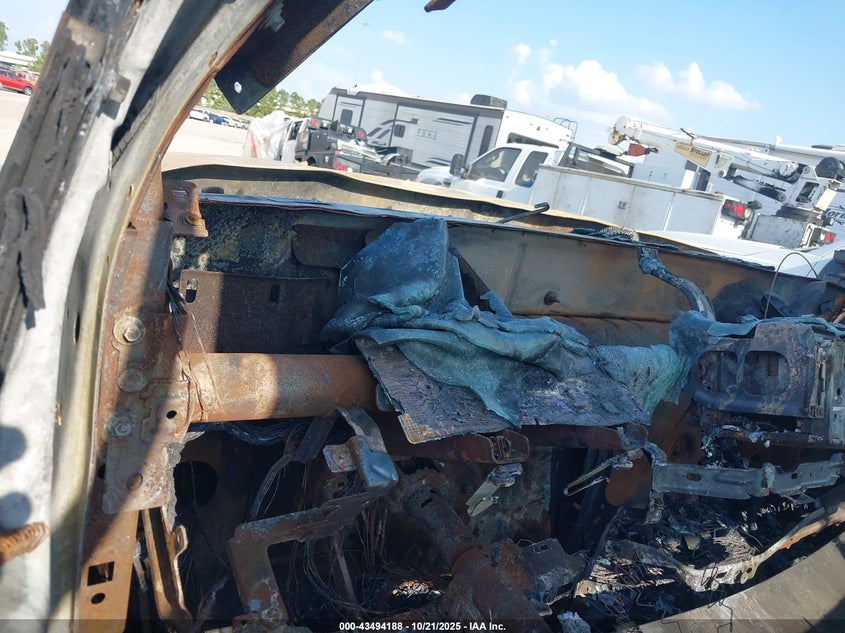 2011 Ford F550 VIN 1FDUF5GY1BEB78235 IAAI salvage auction — TOTAL BURN, Non-Repairable (Texas), sold $7,400 on 2026-07-15 (photo 6)