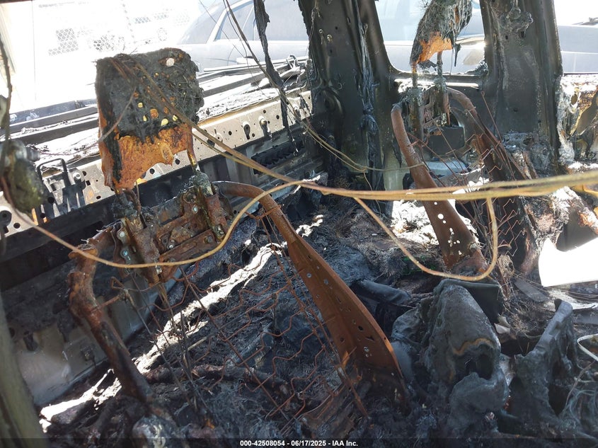 2022 Toyota Tacoma VIN 3TYRX5GN2NT049596 IAAI salvage auction — EXTERIOR BURN, Salvage Title, sold $2,750 on 2026-07-20 (photo 8)